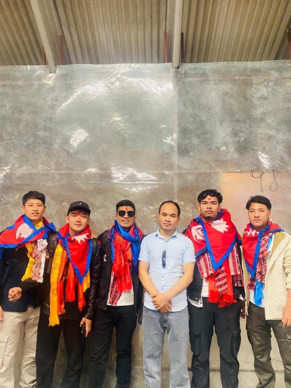 Truth Advisor Students with CEO